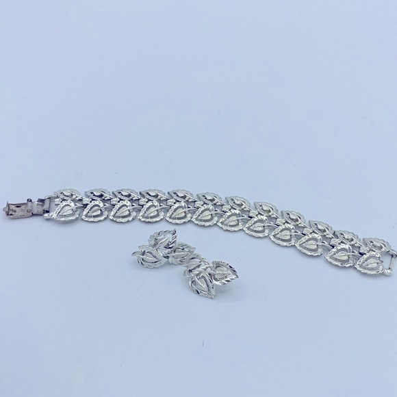 Vintage CORO Bracelet/Earring Set 1950s Silver Toned Leaf Design ClipOn Earrings - Picture 4 of 10